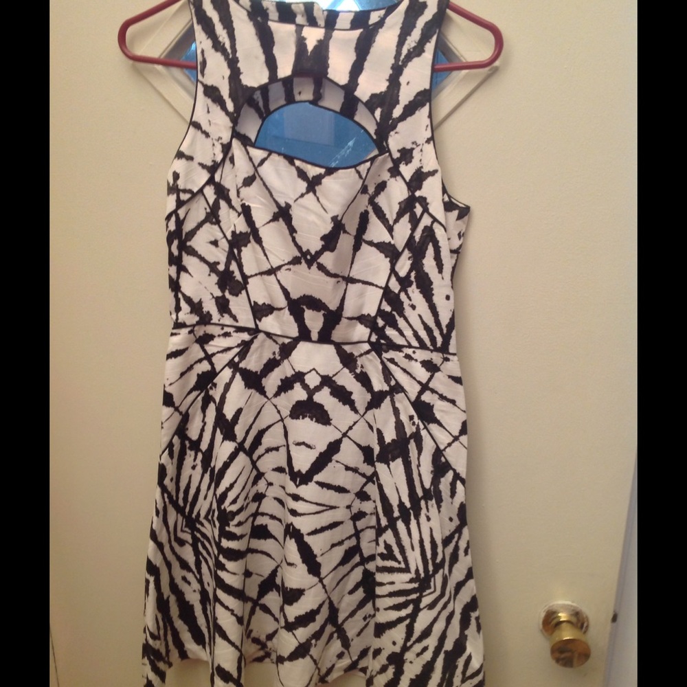 MILLY- Fit and Flare Zip Up Dress | black & white | sz 4